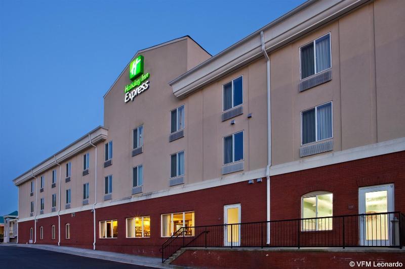 Holiday Inn Express & Suites - Commerce, An Ihg Hotel Екстер'єр фото